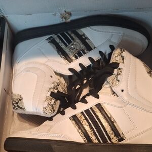 COOGI White and Black Sneakers Classic Style